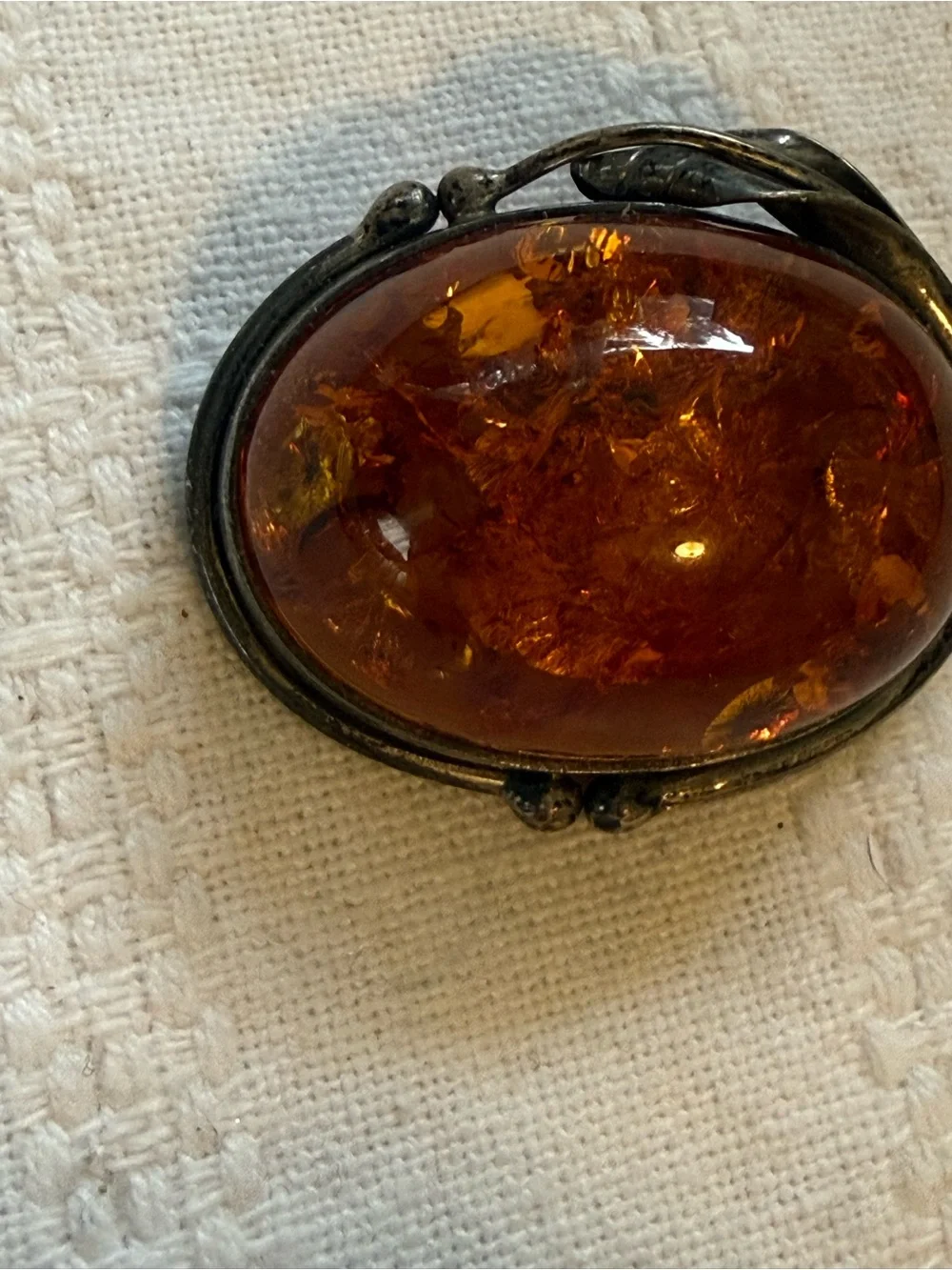 Vintage Amber Oval Brooch in Deep Cognac - Unbranded